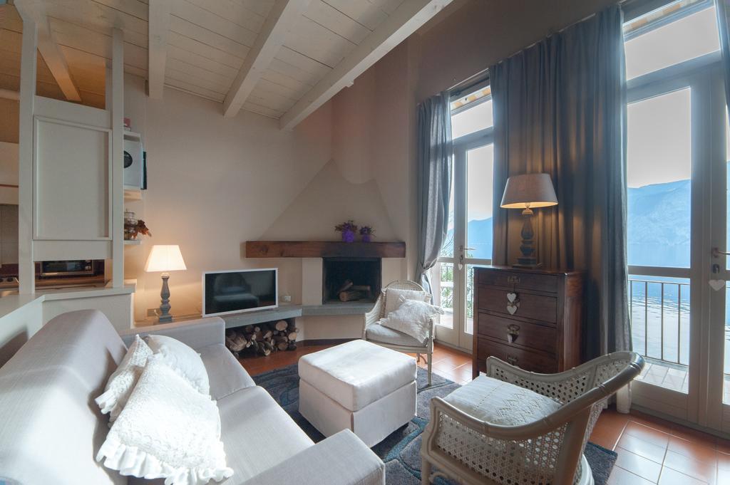 Nest On The Lake Marone Exterior foto